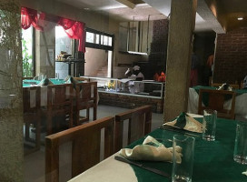 Antica Bar Restaurant Bole አንቲካ ባርና ሬስቶራንት ቦሌ Dentro