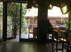 Antica Bar Restaurant Bole አንቲካ ባርና ሬስቶራንት ቦሌ Dentro