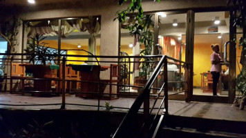 Antica Bar Restaurant Bole አንቲካ ባርና ሬስቶራንት ቦሌ Dentro