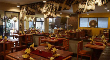 Antica Bar Restaurant Bole አንቲካ ባርና ሬስቶራንት ቦሌ Dentro