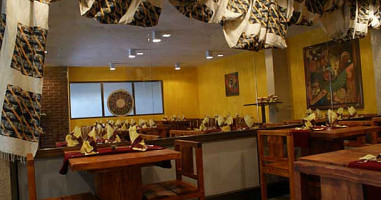 Antica Bar Restaurant Bole አንቲካ ባርና ሬስቶራንት ቦሌ Dentro