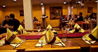 Antica Bar Restaurant Bole አንቲካ ባርና ሬስቶራንት ቦሌ Dentro