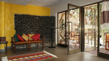 Antica Bar Restaurant Bole አንቲካ ባርና ሬስቶራንት ቦሌ Dentro