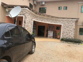 Damada Suites Restaurants outside