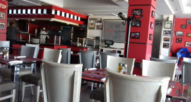 Fast Food La Formule Dentro